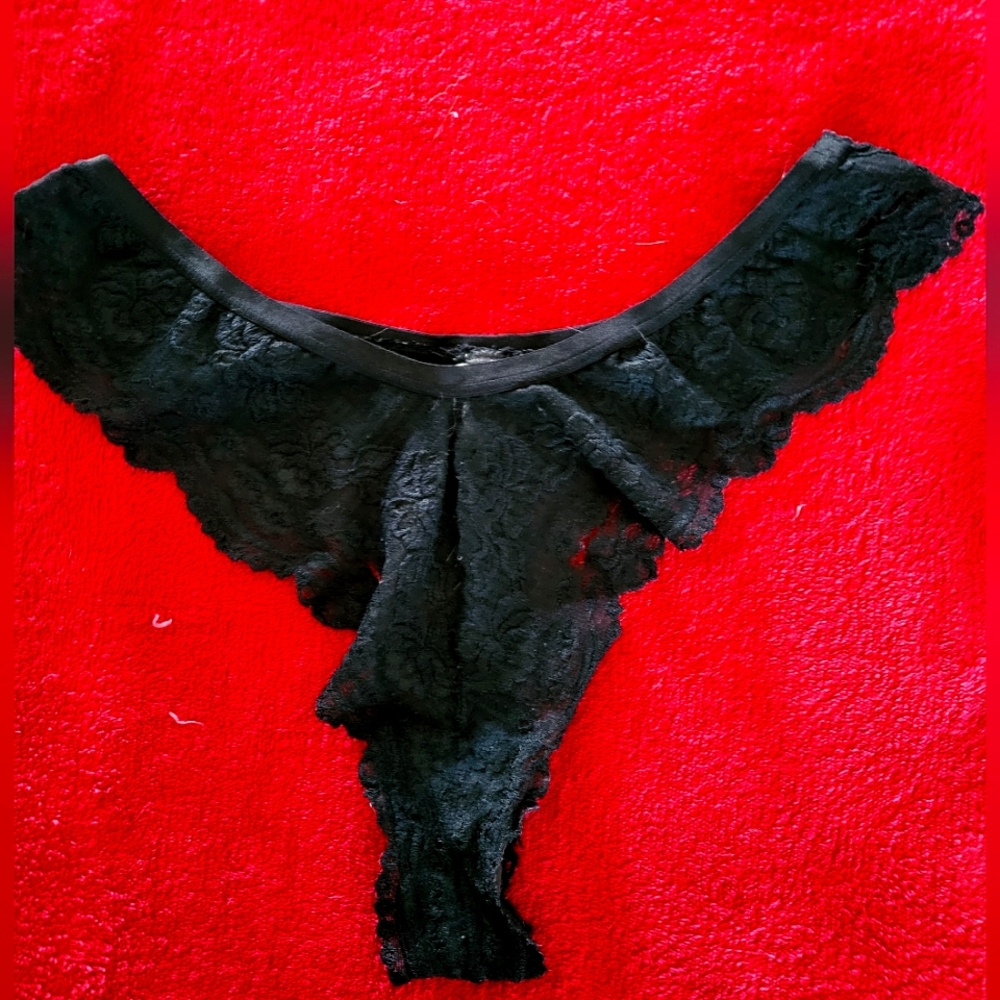Adore Me Frilly thong panty, Black size Medium